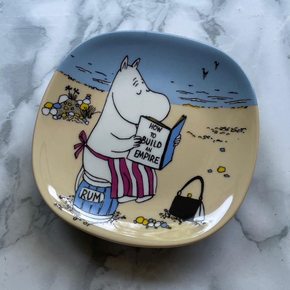 Arabia Finland Moomin Miniature Wall Plate " How To Build An Empire" Beach Rum